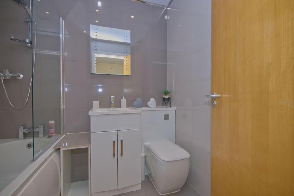 Alluring 2 Bedroom Leeds City Centre Apartment- Self Check-In,Balconied Apartment Bagian luar foto