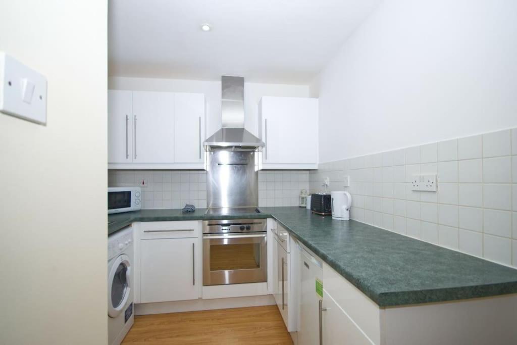 Alluring 2 Bedroom Leeds City Centre Apartment- Self Check-In,Balconied Apartment Bagian luar foto